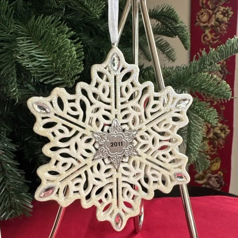 Hallmark 2011 Snowflake Porcelain Rhinestone Ornament QXG3519 Ruth Donikowski